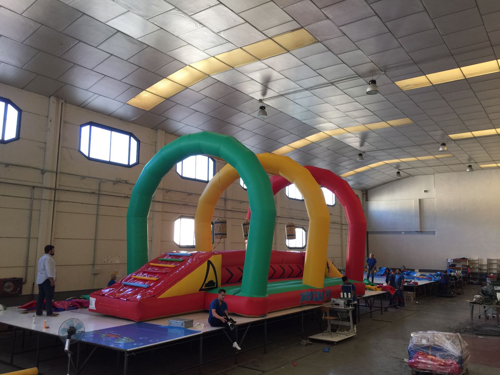 78. DIE 078: CASTILLO HINCHABLE BARRILES LOCOS