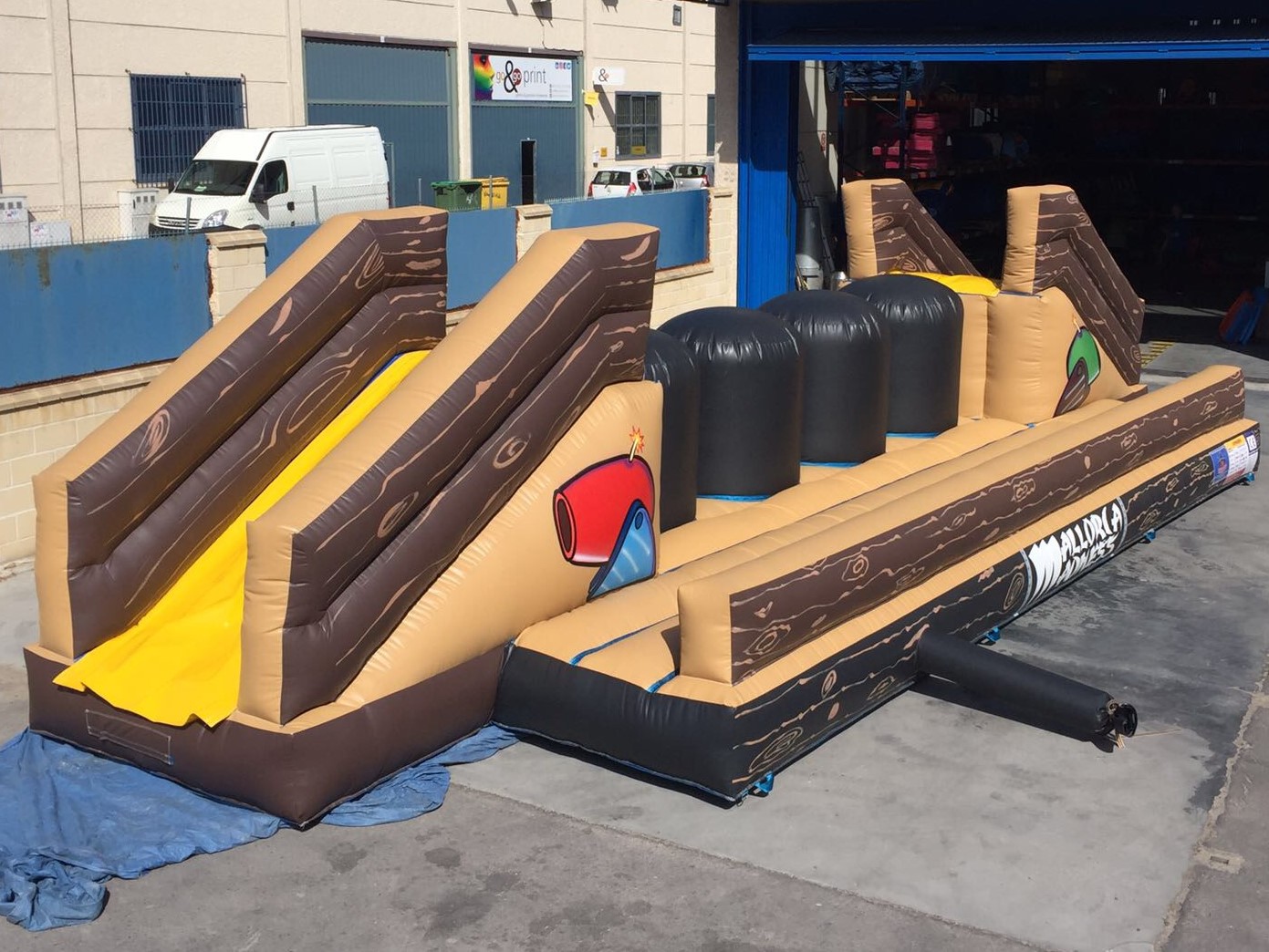 73. DIE 073: CASTILLO HINCHABLE WIPE OUT 4 BOLAS BÁSICO - Imagen 2