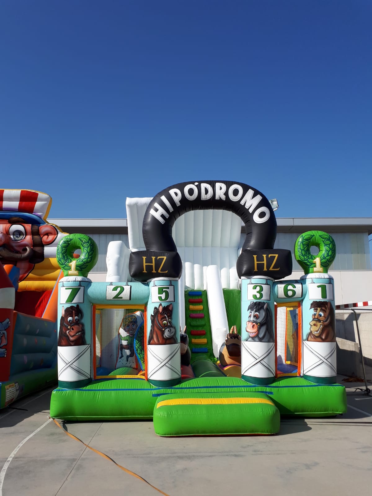 180. DIE 180: CASTILLO HINCHABLE GRANDES "HIPÓDROMO" - Imagen 5