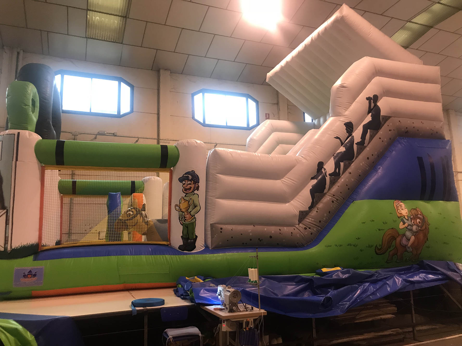 180. DIE 180: CASTILLO HINCHABLE GRANDES "HIPÓDROMO" - Imagen 2