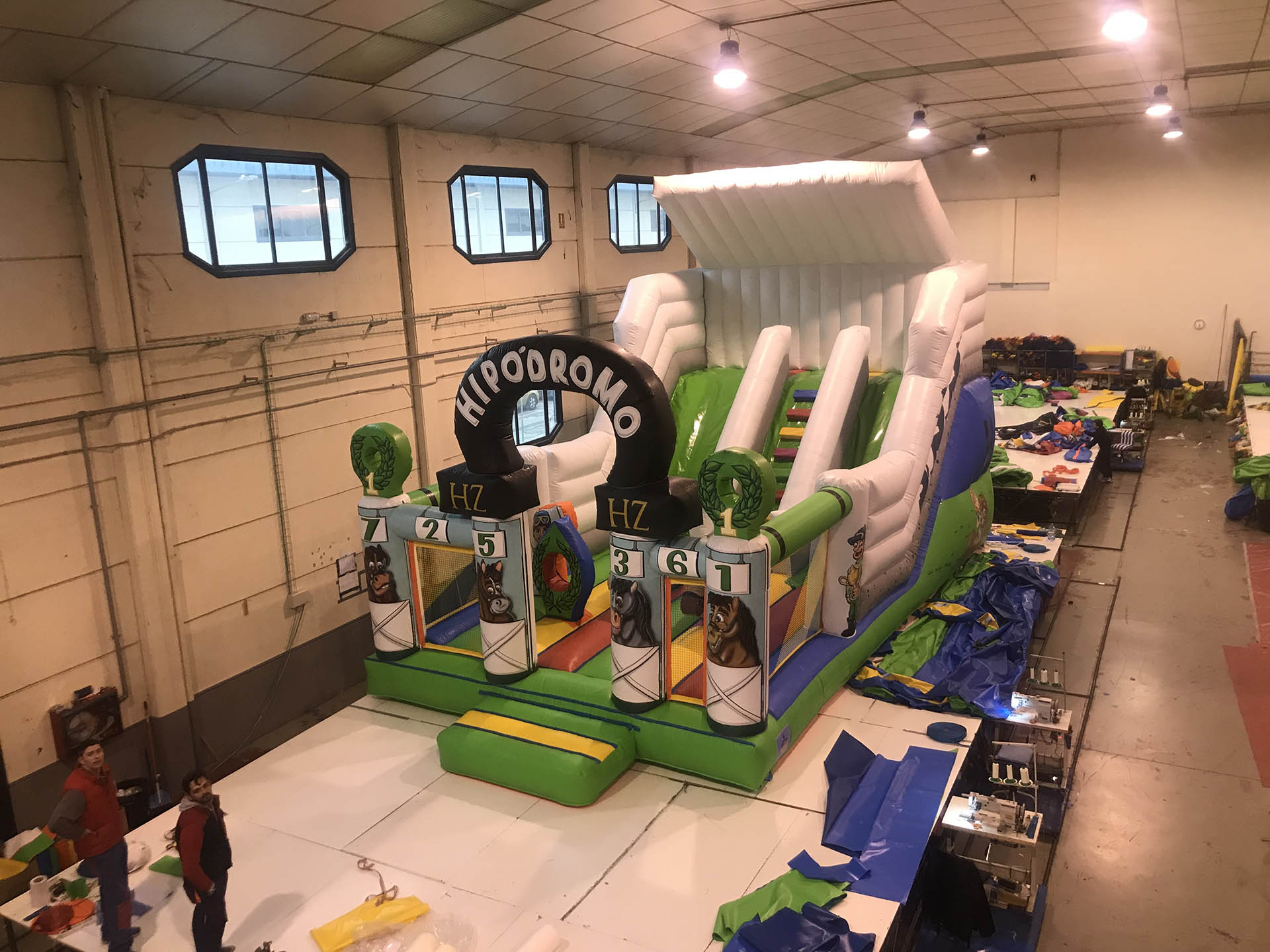 180. DIE 180: CASTILLO HINCHABLE GRANDES "HIPÓDROMO"